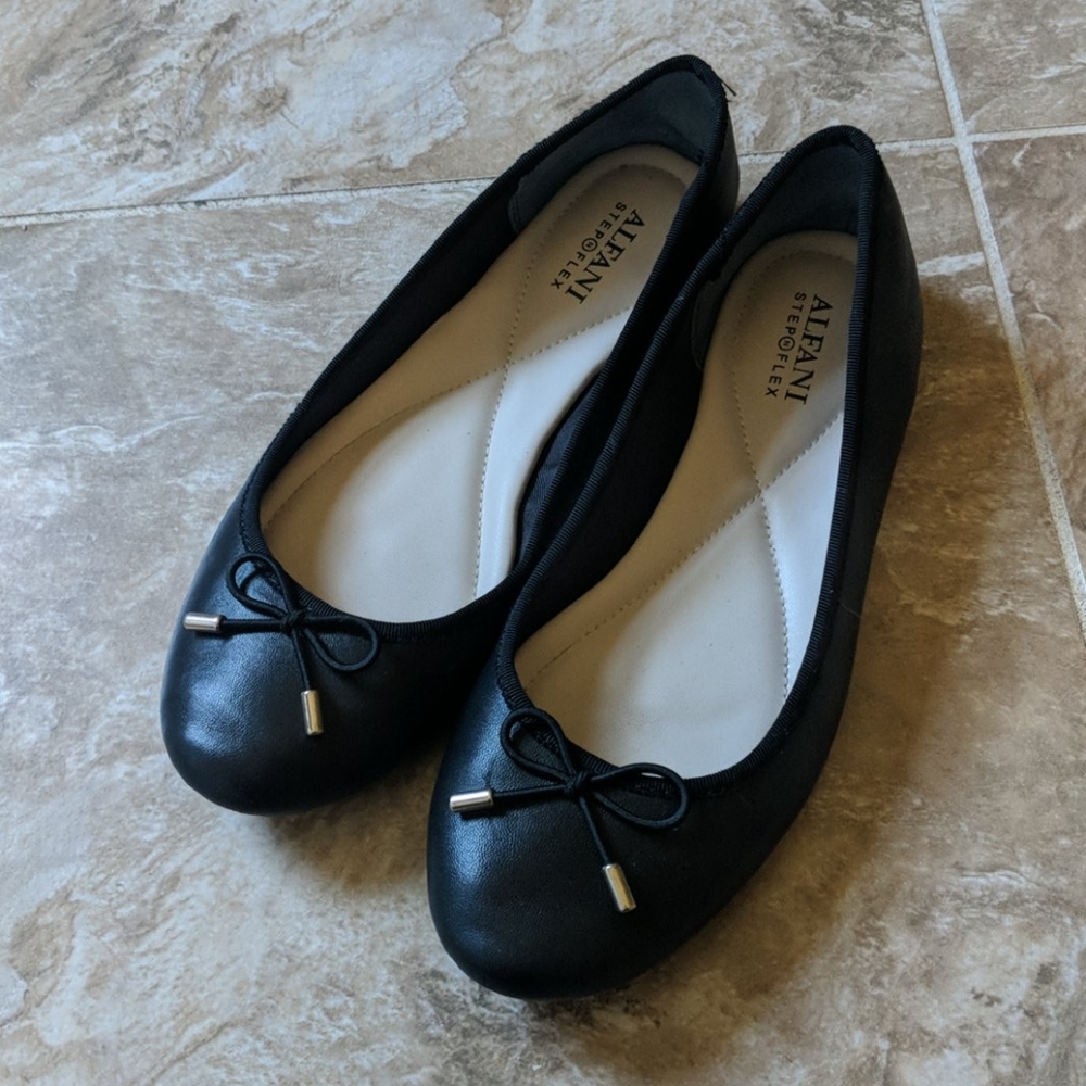 Women's Alfani Black Flats- Step N Flex, Size 7M
